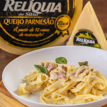 Massa com queijo parmesão Relíquia Massa com queijo parmesão Relíquia